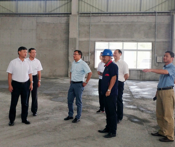 集團公司黨委委員、股份公司黨委書記、總經(jīng)理蔣培進到矸石項目部...