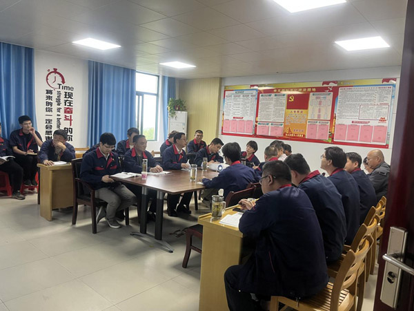 王伍升到建材研究室、建材公司調(diào)研