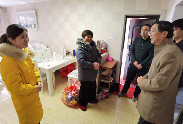 公司黨委開(kāi)展走訪(fǎng)慰問(wèn)工作 公司黨委開(kāi)展走訪(fǎng)慰問(wèn)工作