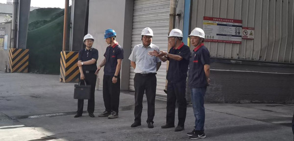 集團(tuán)公司黨委委員、股份公司黨委書記、總經(jīng)理蔣培進(jìn)到建材公司調(diào)研