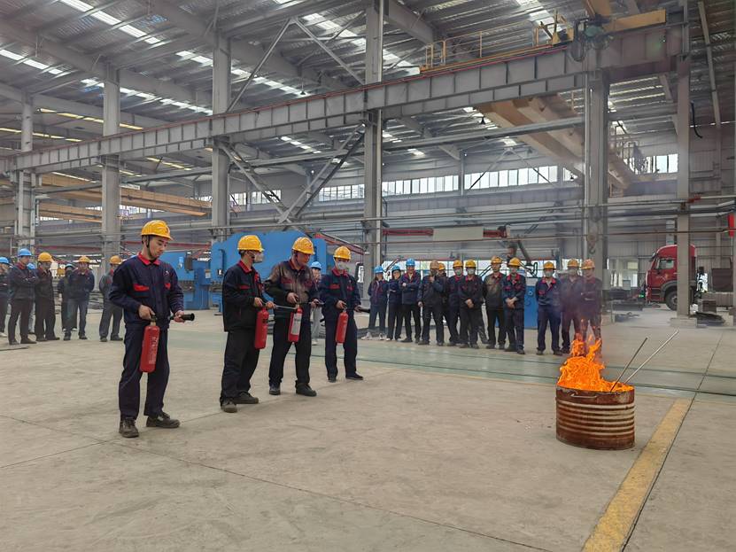 鋼構(gòu)公司開展消防應(yīng)急演練活動(dòng) 鋼構(gòu)公司開展消防應(yīng)急演練活動(dòng)